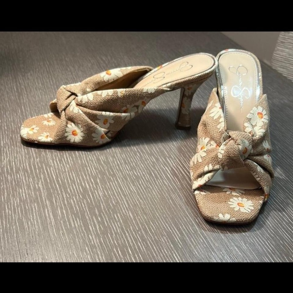 Jessica Simpson sandal‎ size 10 with 3" heel.